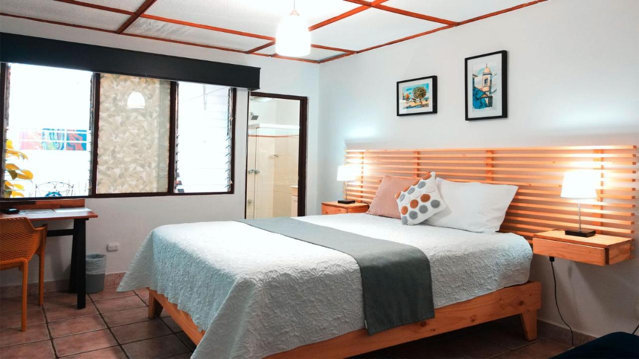 Trebol Amarillo Bed&Breakfast Escazú Esterno foto