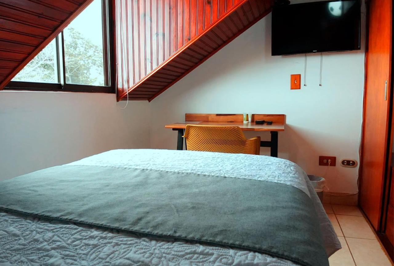 Trebol Amarillo Bed&Breakfast Escazú Esterno foto