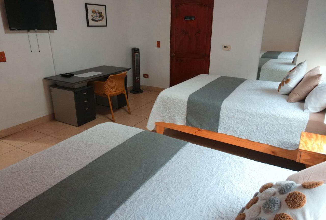 Trebol Amarillo Bed&Breakfast Escazú Esterno foto
