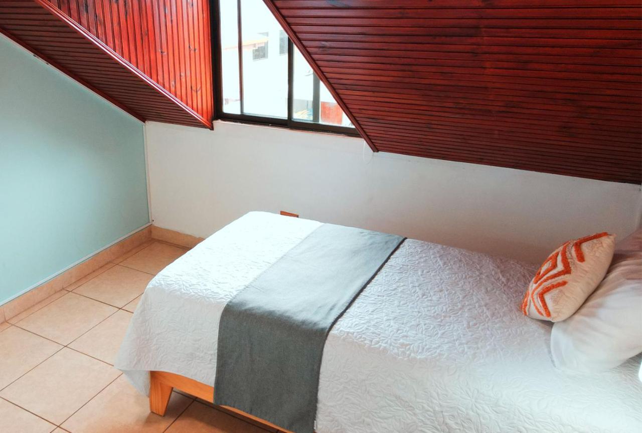 Trebol Amarillo Bed&Breakfast Escazú Esterno foto