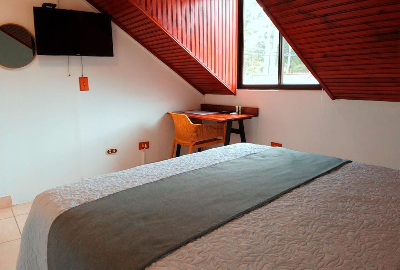 Trebol Amarillo Bed&Breakfast Escazú Esterno foto